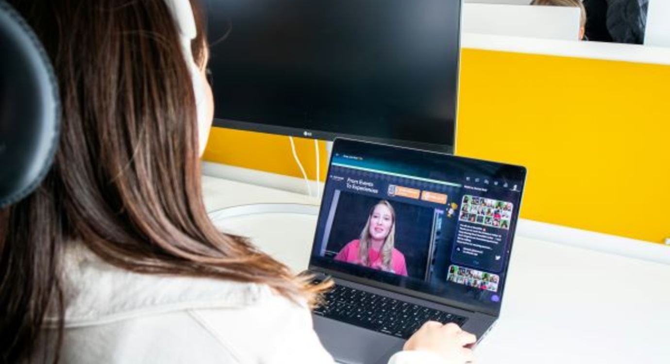 Volunteer as a Career Adviser